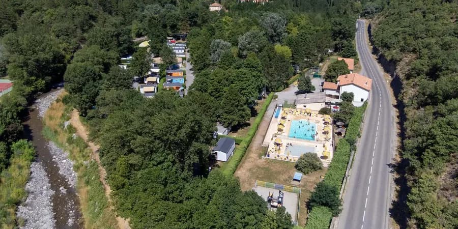 Camping Les Eaux Chaudes — Camping vanlife à Digne-les-Bains, Alpes-de-Haute-Provence
