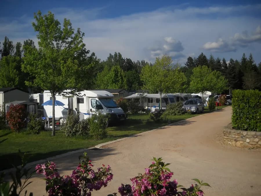 Camping La Dourbie — Camping vanlife à Saint-Jean-du-Bruel, Occitanie