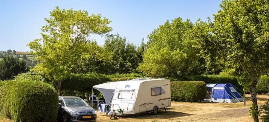 Camping de Tauves — Camping vanlife à Tauves, Auvergne-Rhône-Alpes