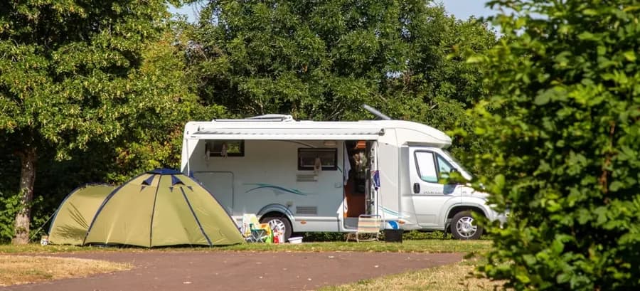 Camping de Saulieu — Camping vanlife à Saulieu, Bourgogne-Franche-Comté