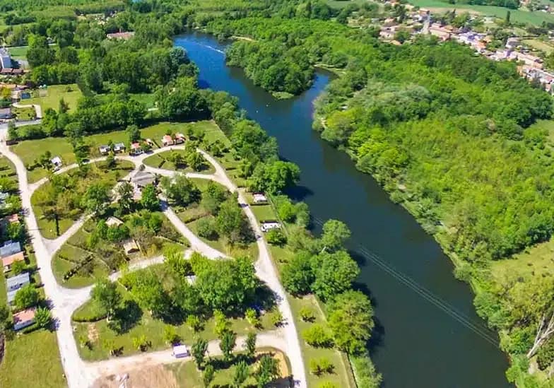 Camping La Cigaline — Camping vanlife à Carsac-Aillac, Nouvelle-Aquitaine