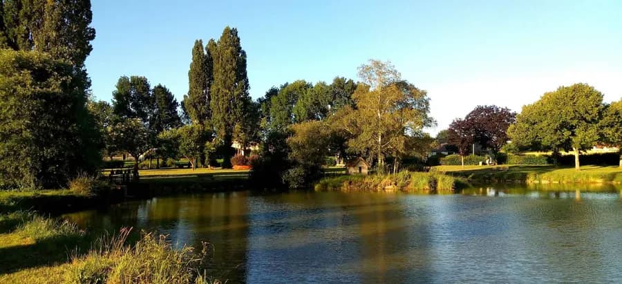 Camping de Graçay — Camping vanlife à Graçay, Centre-Val de Loire
